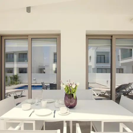 Palm Tree Villas * Livadhia